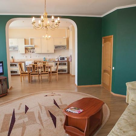 Apartment In 2 Min From Poznyaky Metro Station Kiev Luaran gambar