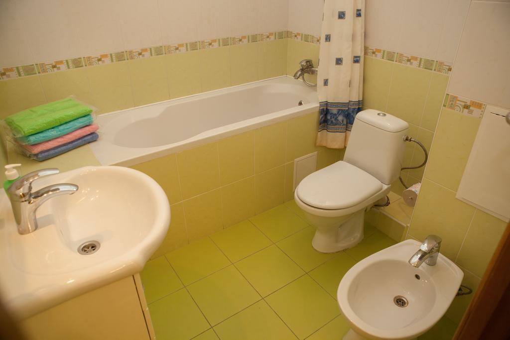 Apartment In 2 Min From Poznyaky Metro Station Kiev Luaran gambar