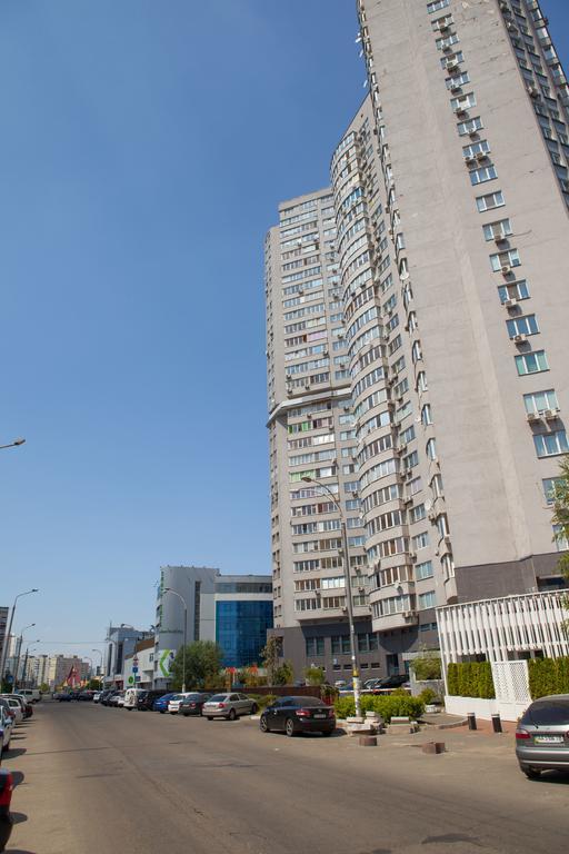 Apartment In 2 Min From Poznyaky Metro Station Kiev Luaran gambar