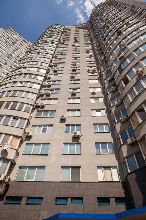 Apartment In 2 Min From Poznyaky Metro Station Kiev Luaran gambar