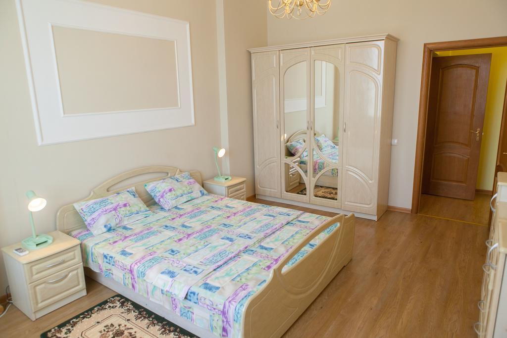 Apartment In 2 Min From Poznyaky Metro Station Kiev Luaran gambar